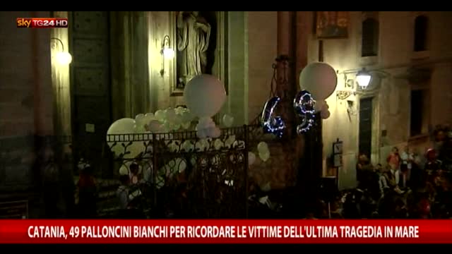 Catania, 49 palloncini per ricordare i migranti morti