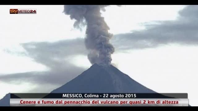 Esplosioni sulla cima del vulcano Colima