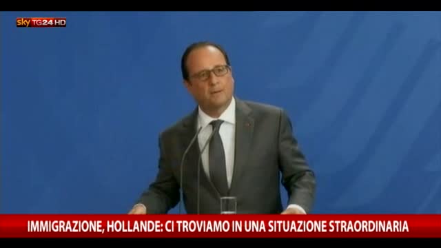 Immigrazione, Hollande: "Siamo in situazione straordinaria"