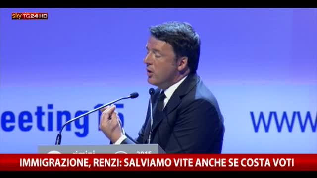 Immigrazione, Renzi: salviamo vite anche se costa voti