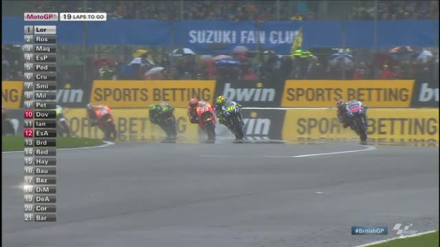 MotoGP, il sorpasso di Rossi su Marquez a Silverstone