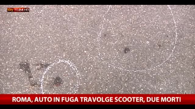 Roma, auto in fuga travolge scooter: due morti