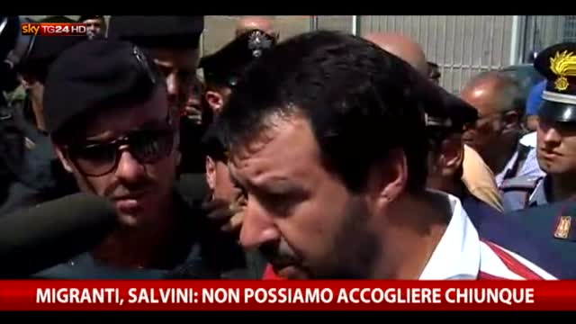 Migranti, Salvini: "Non possiamo accogliere chiunque"