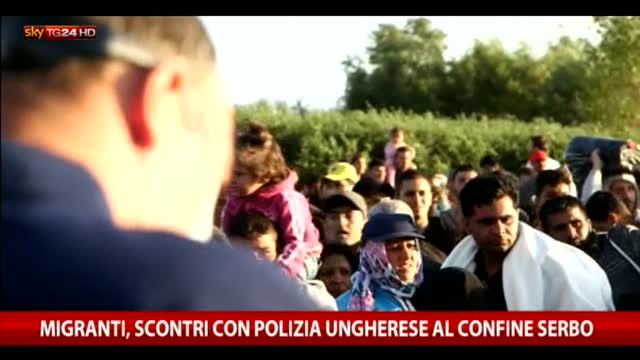 Migranti, scontri e tensione al confine Ungheria-Serbia 