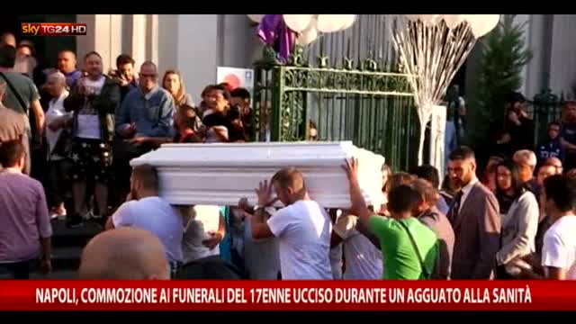 Napoli, commozione ai funerali del 17enne ucciso in agguato 