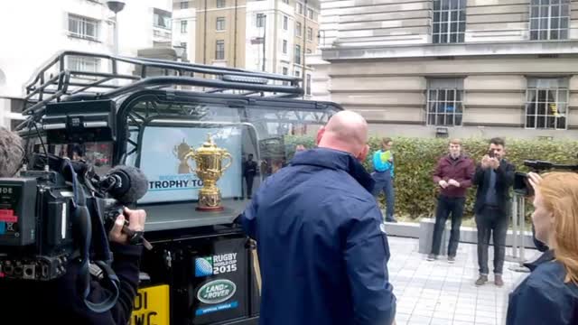 Rugby, la Webb Ellis Cup arriva a Londra 