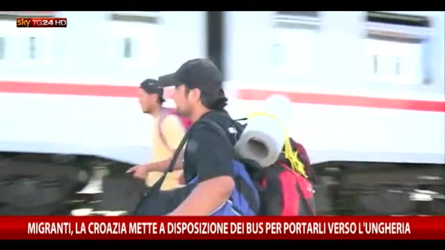 Migranti, bus del governo croato verso Ungheria 
