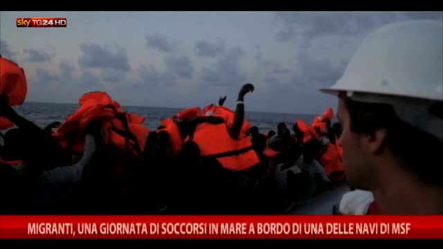 Migranti, una giornata di soccorsi in mare insieme a Msf