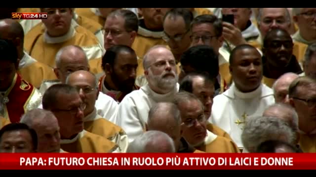 Papa: "Futuro Chiesa in ruolo più attivo di laici e donne"