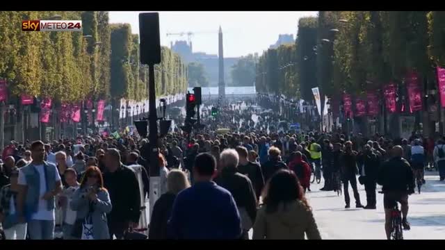 Parigi contro lo smog ferma le auto per un giorno