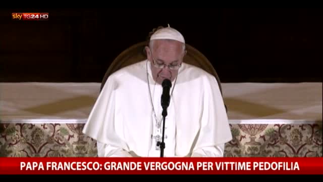 Papa: "Provo vergogna per abusi dei preti"