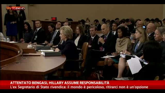 Attentato Bengasi, Hillary Clinton assume responsabilità