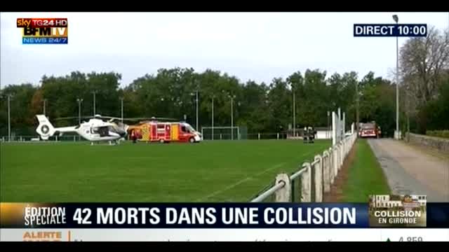 Francia, scontro tra bus e camion: più di 40 morti 