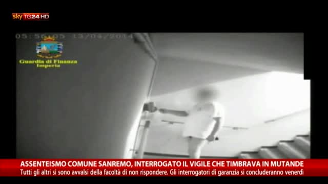 Sanremo, interrogato il vigile che timbrava in mutande
