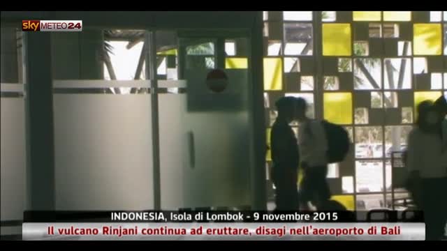 Rinjani continua ad eruttare in Indonesia