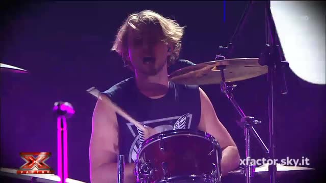 I 5 Seconds of Summer cantano "Hey everybody"