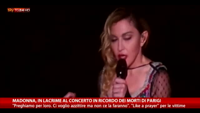 Madonna in concerto ricorda le stragi di Parigi