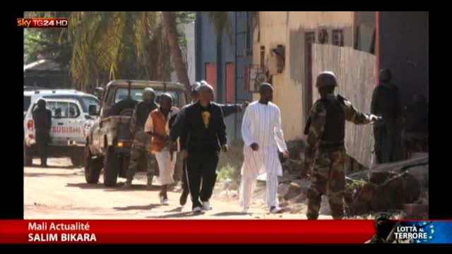 Mali, media locali: "Ci sono francesi tra gli ostaggi"
