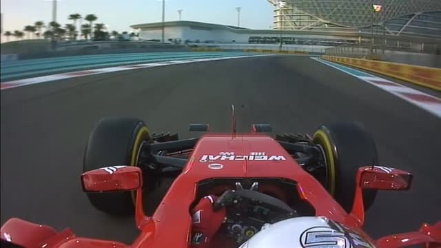 Vettel cantante: auguri dedicati all'ingegnere di pista