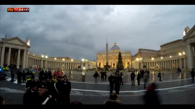 Giubileo, piazza San Pietro si riempie di pellegrini