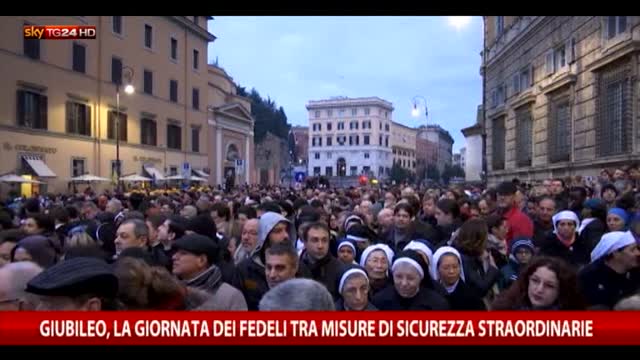 Giubileo, migliaia di fedeli in piazza San Pietro