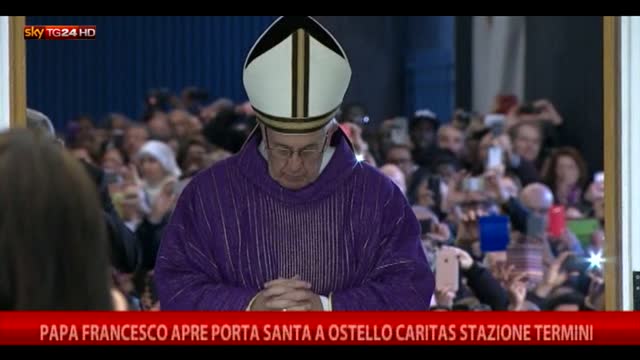 Papa Francesco apre Porta Santa a Ostello Caritas