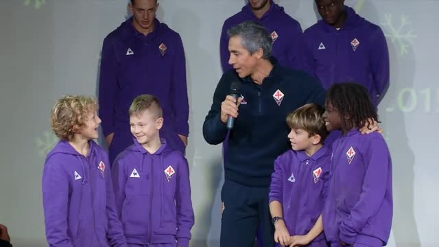 Piccoli tifosi della Fiorentina a lezione da Paulo Sousa