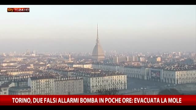 Torino, due falsi allarmi bomba in poche ore. Mole evacuata
