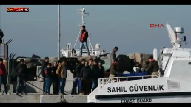 Migranti, nuovo naufragio al largo della Turchia: 19 morti