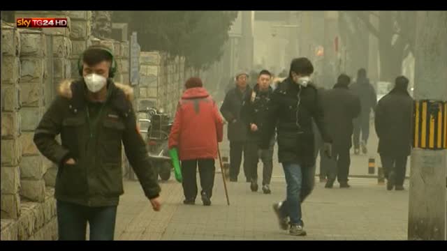 Pechino, allarme smog: annullati cinquecento voli