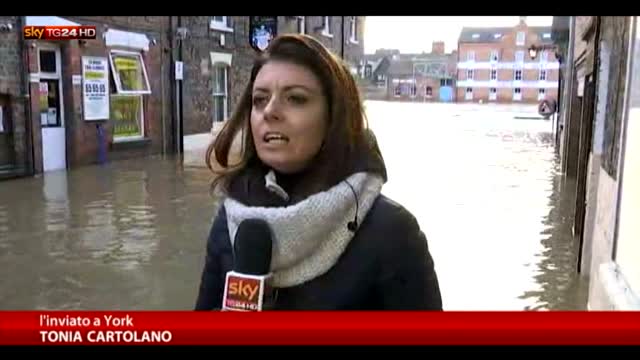  Inghilterra sott'acqua, blackout dopo piogge record 