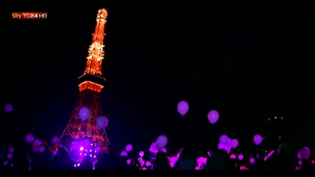 Capodanno, Tokyo festeggia con i palloncini 