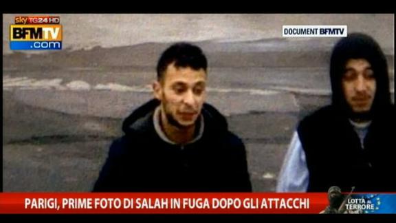 Parigi, prime foto di Salah in fuga dopo gli attacchi