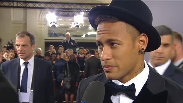 Neymar: "Messi ha meritato il Pallone d'Oro"