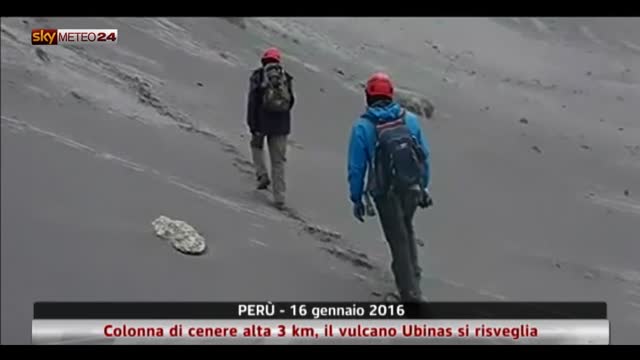 Il vulcano Ubinas erutta in Perù