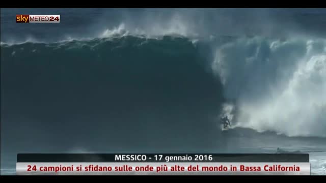 Campioni di surf si sfidano in Messico