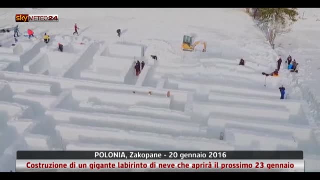 Enorme labirinto di neve in Polonia