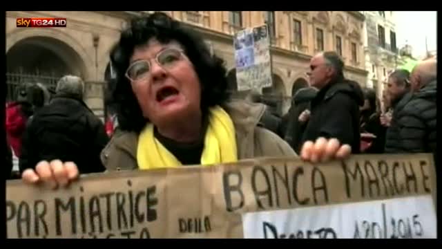 Banche, i risparmiatori in piazza: "Non ci rassegneremo mai"