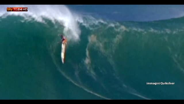 Surf, la gara più prestigiosa su onde enormi