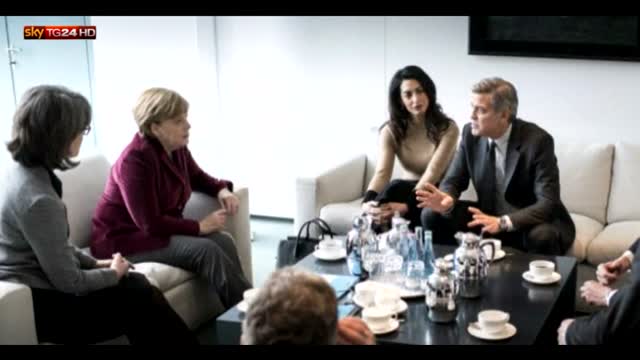 Berlino, George e Amal Clooney ricevuti da Angela Merkel