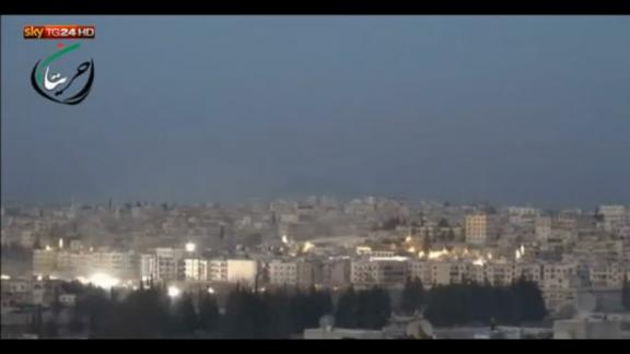 Siria, le immagini delle bombe a grappolo su Aleppo