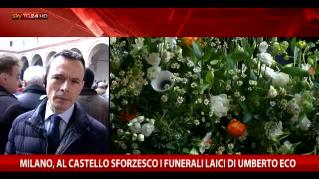 Milano, folla ai funerali di Umberto Eco