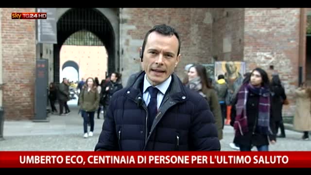 Eco, folla al funerale laico a Milano