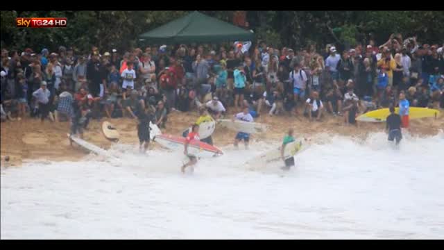 Surf, alle Hawaii venti metri d'onda per la gara più attesa