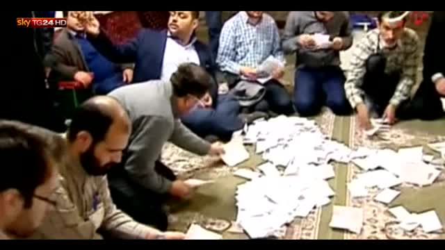 Iran, al via la conta dei voti