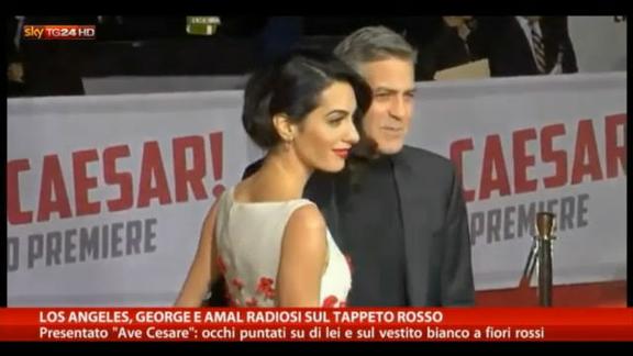 Los Angeles, George e Amal radiosi sul tappeto rosso