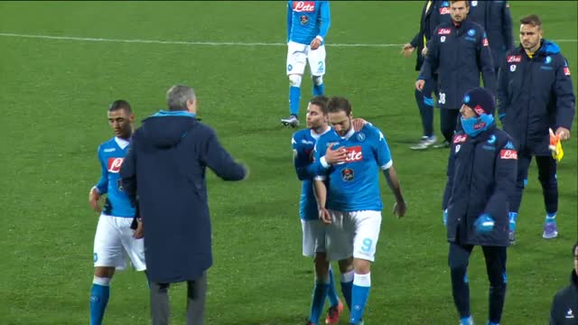 Sarri punta sul gruppo, Napoli in ritiro in vista del Chievo