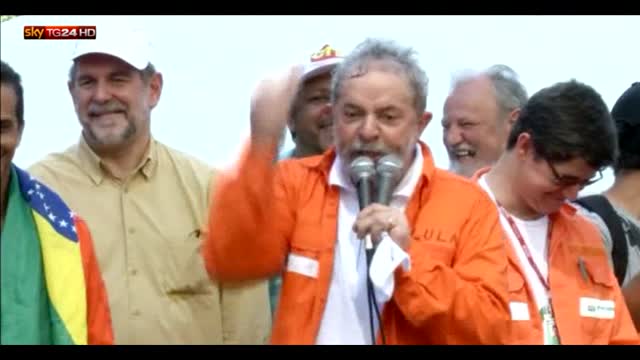 Brasile, scandalo tangenti: Lula prelevato dalla polizia