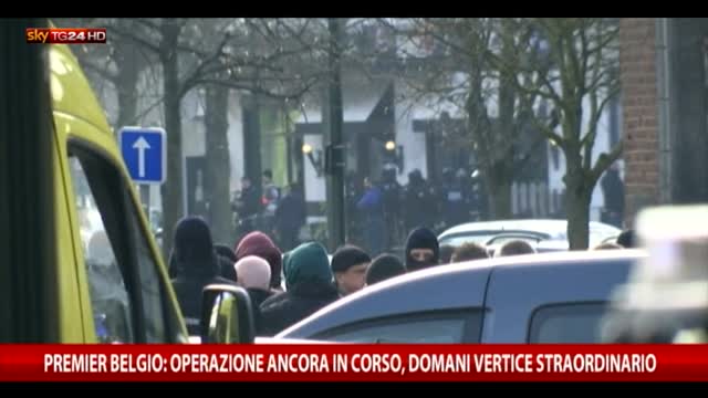 Bruxelles, un sospetto terrorista morto e due ancora in fuga