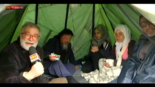 Idomeni, in tenda con i profughi l'artista cinese Ai Weiwei